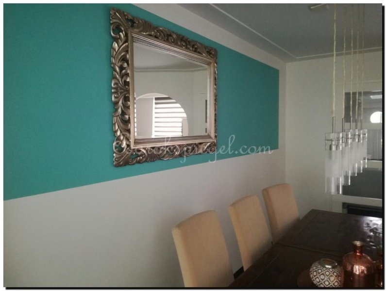 engelse-spiegel-met-sierlijke-zilveren-lijst