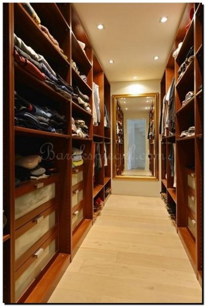 grote-passpiegel-gouden-lijst-in-inloopkast