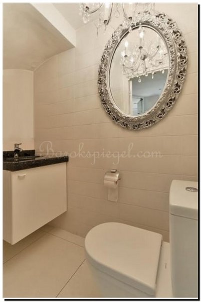 grote-ronde-spiegel-helder-zilver-in-toilet
