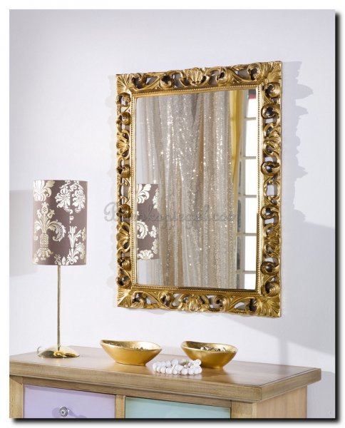 opengewerkte-barok-spiegel-met-gouden-lijst