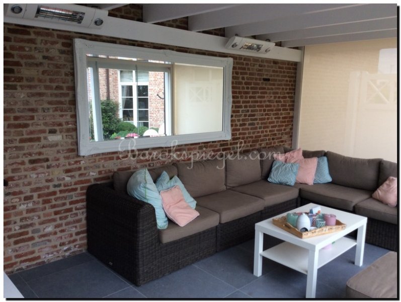 witte-barok-spiegel-in-zomerhuisje