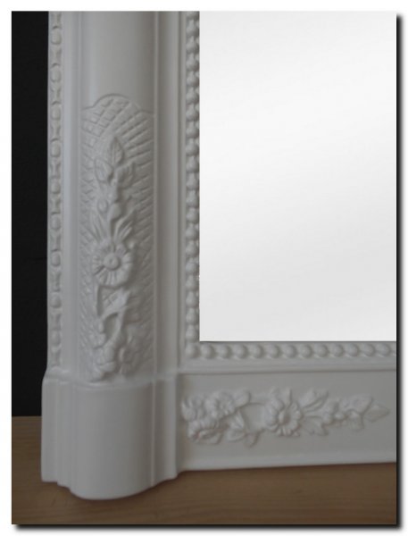 detail-onderkant-voet-witte-toogspiegel-boogspiege