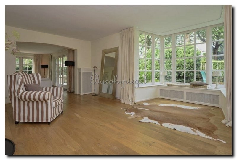 grote-moderne-spiegel-hem-01-zilver-in-woonkamer