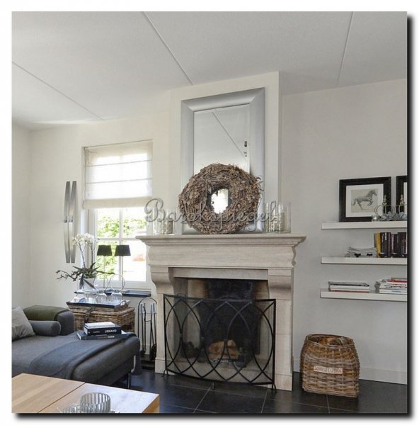 moderne-strakke-spiegel-enzo-zilver-boven-schouw