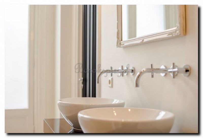 detail-foto-barok-spiegel-ethan-in-het-wit-in-badk