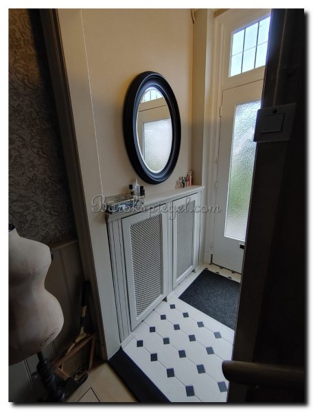 zwarte-ovale-spiegel-ovaal-zwart-in-hal-2