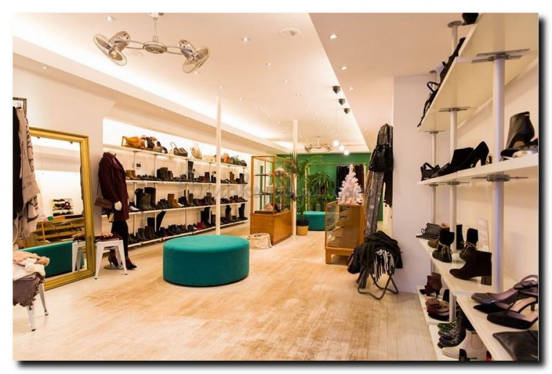 grote-passpiegel-moderne-gouden-lijst-in-schoenenw