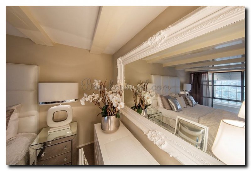 grote-witte-barok-spiegel-in-slaapkamer-donatello