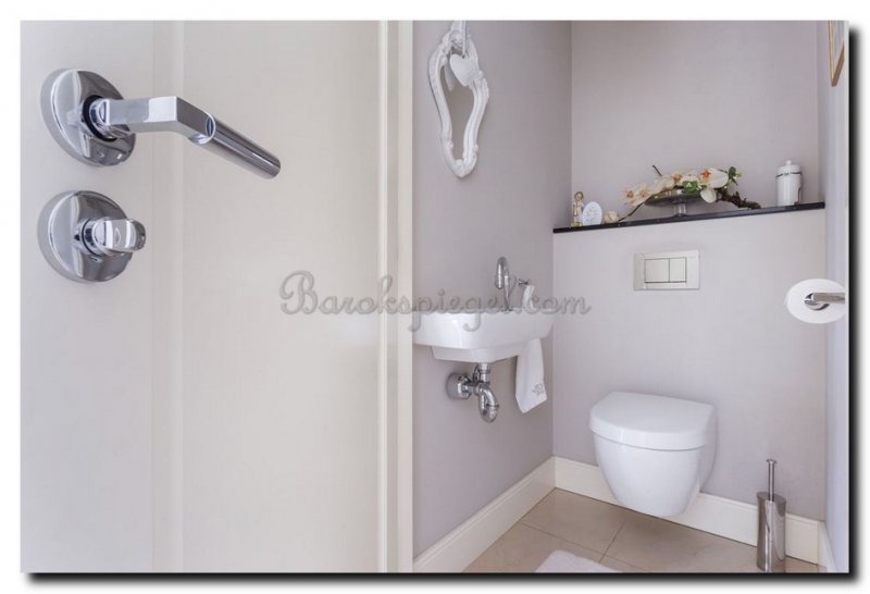 sierlijke-venetiaanse-spiegel-wit-in-toilet-wc