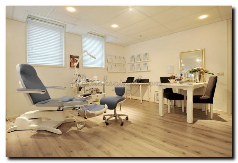 spiegel-in-schoonheidssalon-winkel