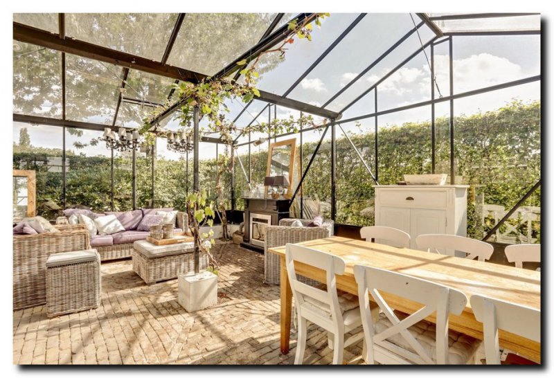 spiegel-in-serre-op-electrische-haard