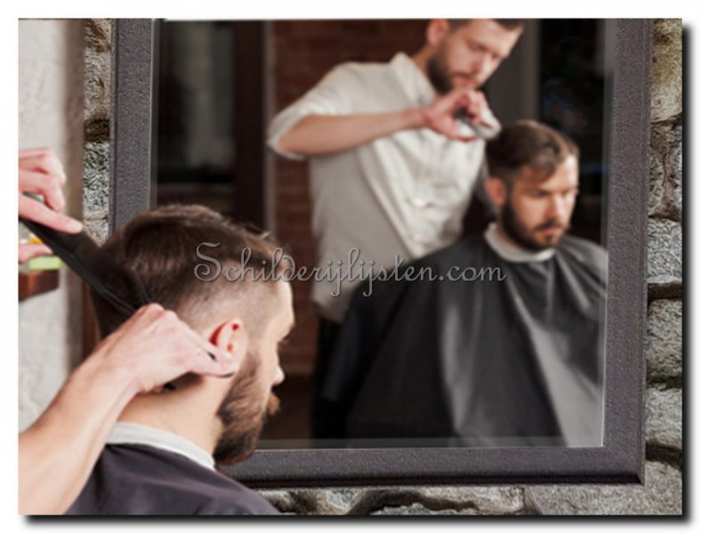 spiegel-met-roestlook-in-barber-shop-mannen-kapsal
