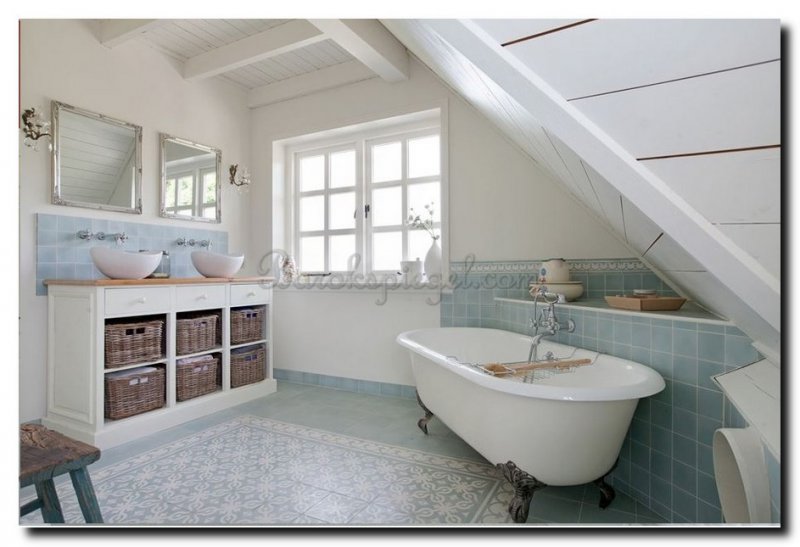 spiegel-zilver-barok-in-landelijke-badkamer-woonboerderij