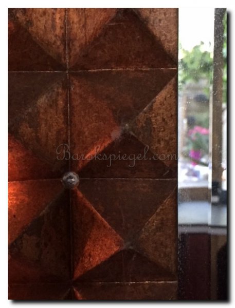 tuinspiegel-ophangen-met-lange-schroef-door-lijst