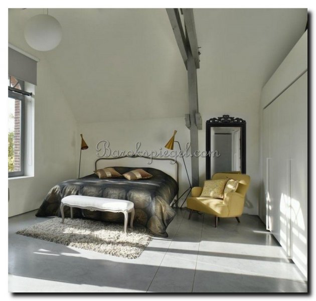 kuifpiegel-zwart-in-slaapkamer