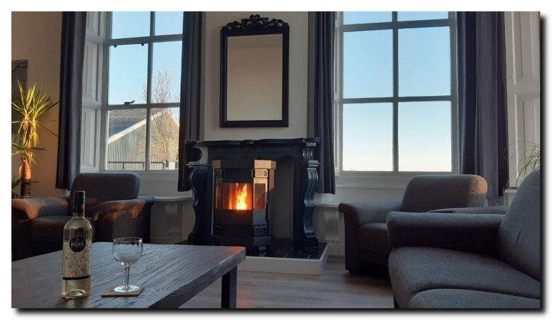 zwarte-kuifspiegel-boven-open-haard-schouw-schoors