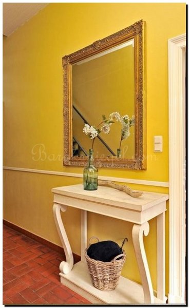 barok-spiegel-gouden-lijst-boven-side-table