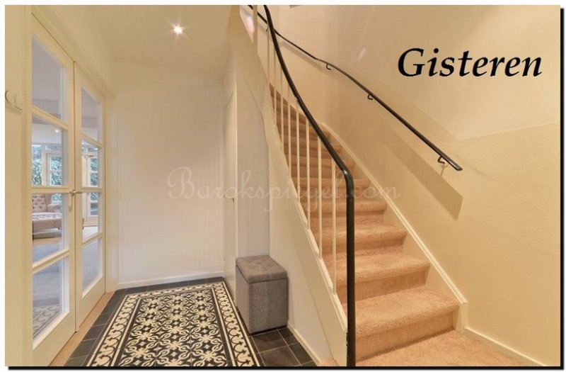 grote-spiegel-in-hal-781-kale-witte-muur-gisteren