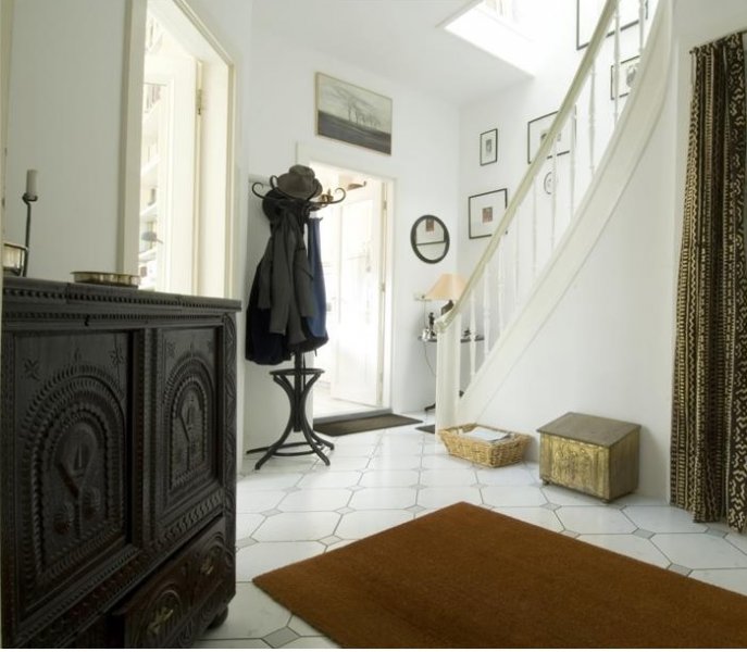 Ronde spiegel in hal