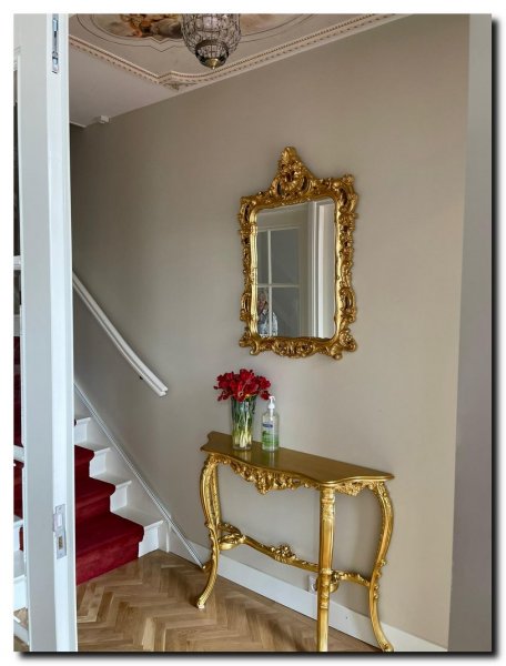 consoletafel-sidetable-met-kuifspiegel-goud-in-hal