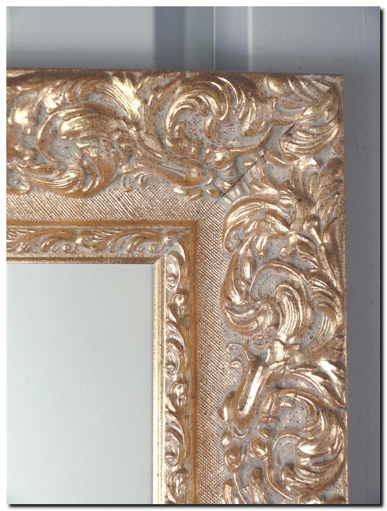 detail-hoekornament-licht-goud-barok-spiegel