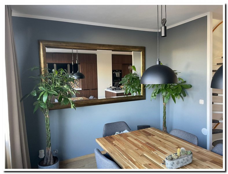 grote-luxe-wandspiegel-modern-antiekgoud-boven-eet