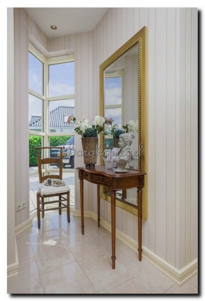 klassieke-spiegel-antiekgoud-in-klassiek-interieur