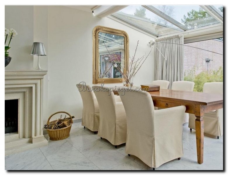 toogspiegel-antiekgoud-boven-eettafel