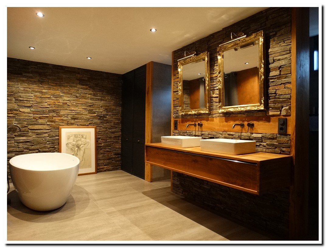 gouden-luxe-barokspiegel-in-badkamer-3