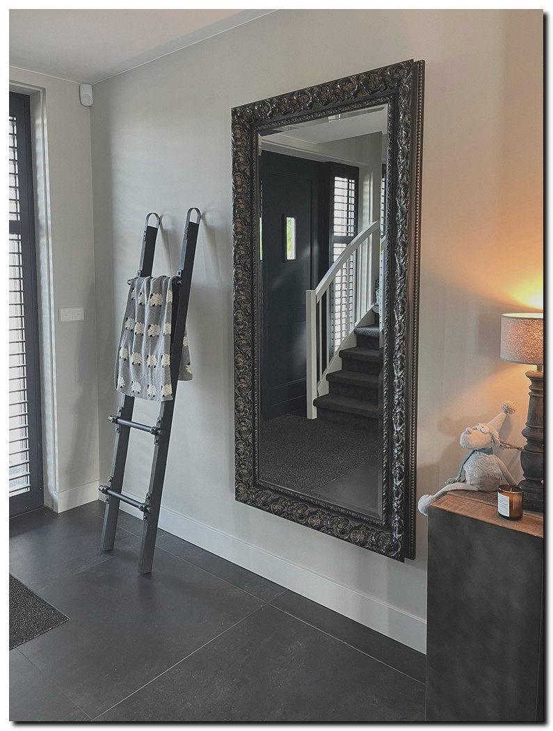 grote-zwarte-barok-passpiegel-zwart-zandkleur-taup