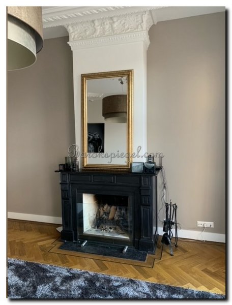 exclusieve-klassieke-spiegel-op-zwrte-schouw-carlo