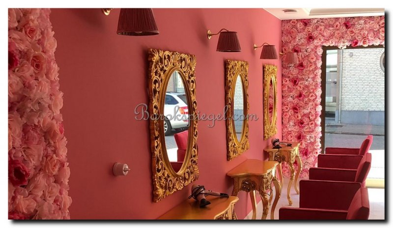 gouden-barok-spiegel-boven-console-in-kapsalon