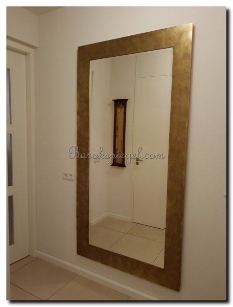 grote-moderne-spiegel-in-hal-antiekgoud