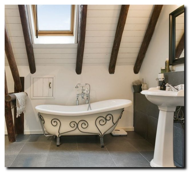 moderne-zwarte-spiegel-detail-zwart-in-badkamer-gr