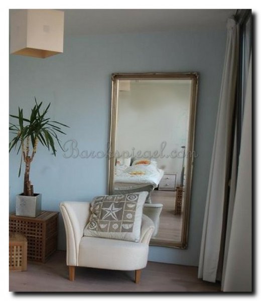 grote-passpiegel-zilver-in-slaapkamer