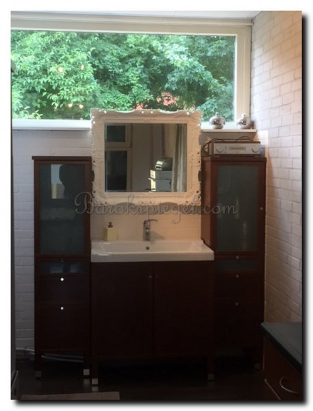 witte-barok-spiegel-in-badkamer-boven-wastafel-4