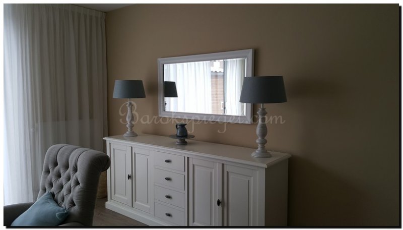 witte-spiegel-boven-dressoir-klassiek