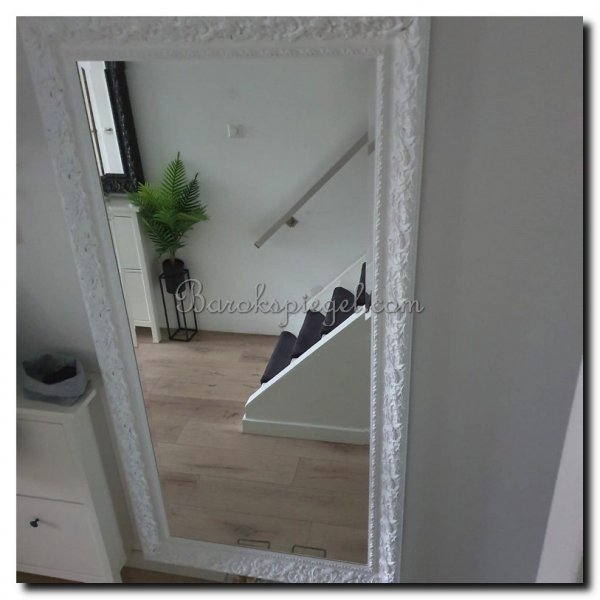 grote-barok-spiegel-wit-in-hal