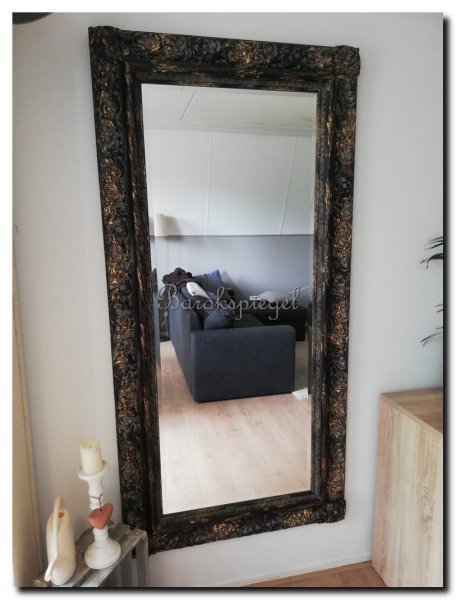 grote-wandspiegel-met-brede-zwarte-shabby-rand-lij