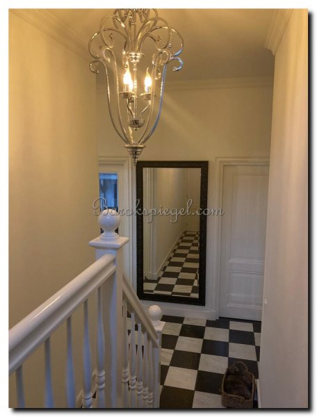 grote-zwarte-barok-passpiegel-in-de-hal-1