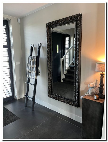 grote-zwarte-barok-passpiegel-zwart-zandkleur-taup