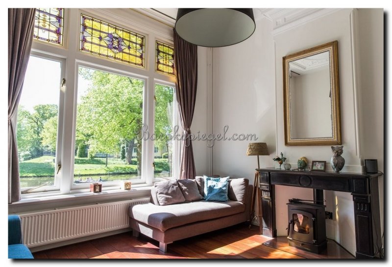 klassieke-spiegel-antiekgoud-met-cannlure-op-schoo