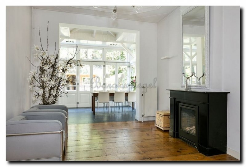 minimalistisch-inrichten-met-hoogglans-witte-barok